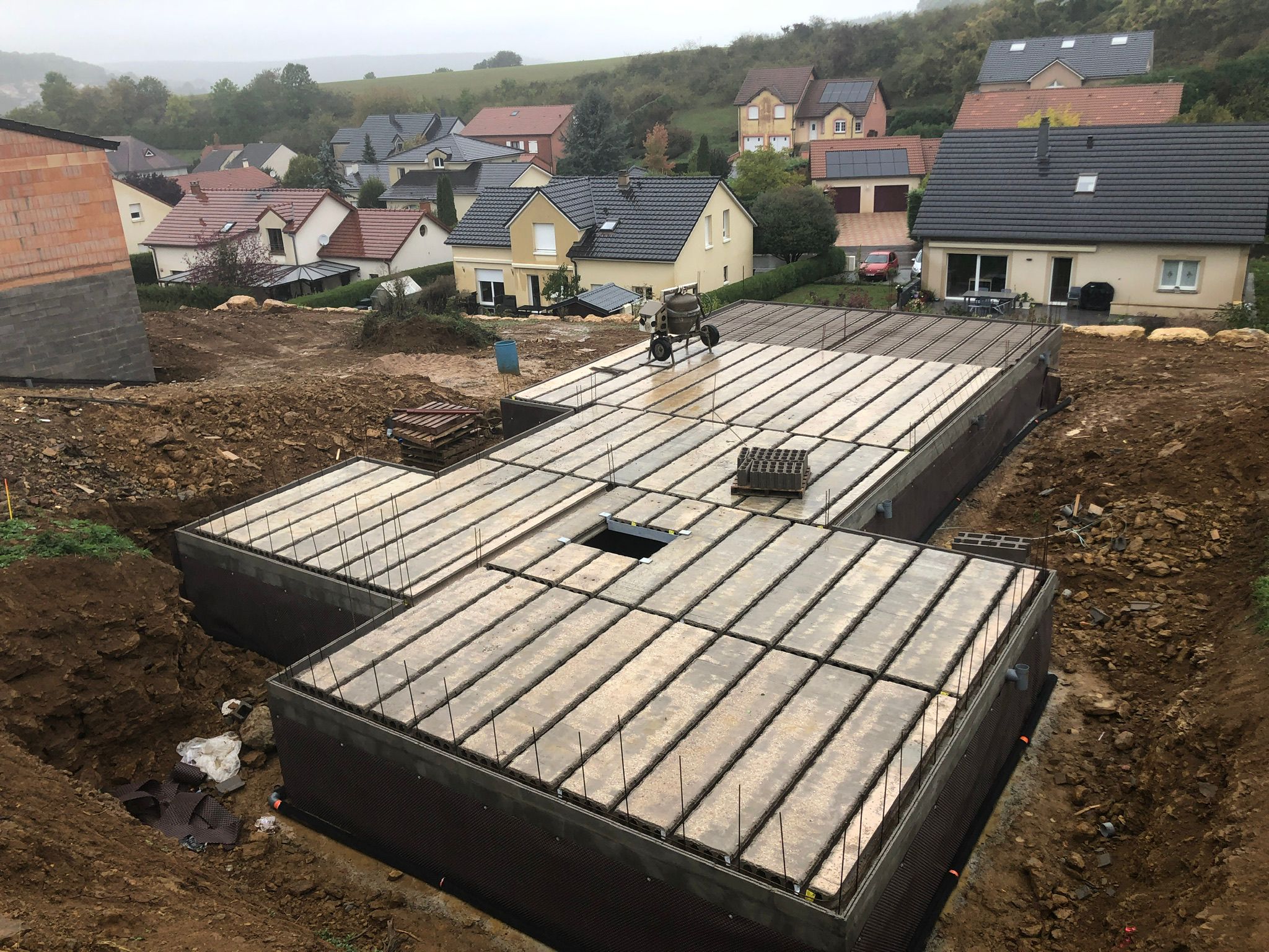 Maconnerie-construction-maison-renovation-54-Meuse-55-Meurthe-et-Moselle-57-Toul-Ecrouve-Blenod-Pont-a-Mousson-Salon-chambre-plan-plein-pied-etage-isolation-mur-batiment-exterieur-amenagement-aglo-pierre-constructeur- 1